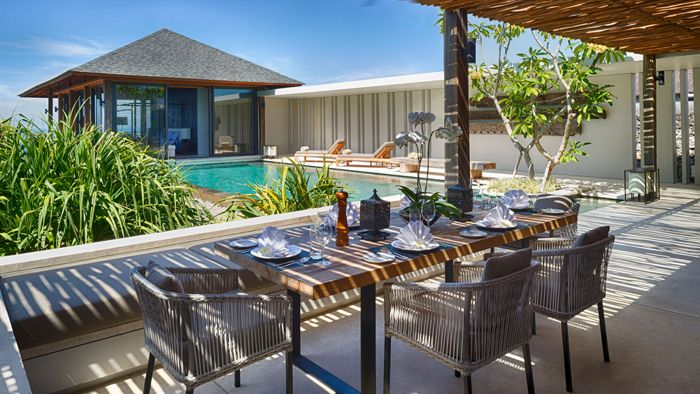 Sohamsa Ocean Estate Bali - Villa Hamsa - Airy outdoor dining by the pool